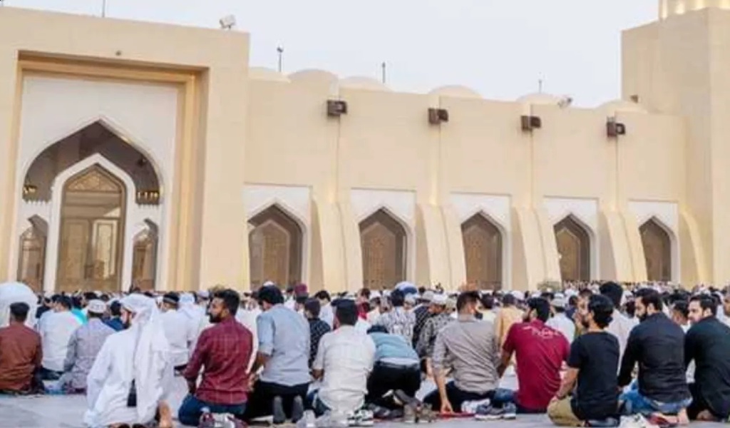 وقت صلاة الجمعة...دولة خليجية تصدر قراراً بإغلاق المحال التجارية 