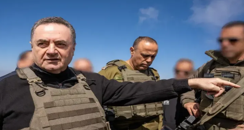جماعة الحوثي تفاجئ الجميع بأول رد على تهديدات وزير الدفاع الإسرائيلي باغتيال "عبدالملك الحوثي" ورفع علم الاحتلال في العاصمة 