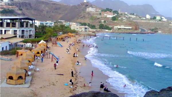 هؤلاء المتورطين... أجانب يتعرضون للضرب والعائلات للتهديد "جرائم ساحل عدن"