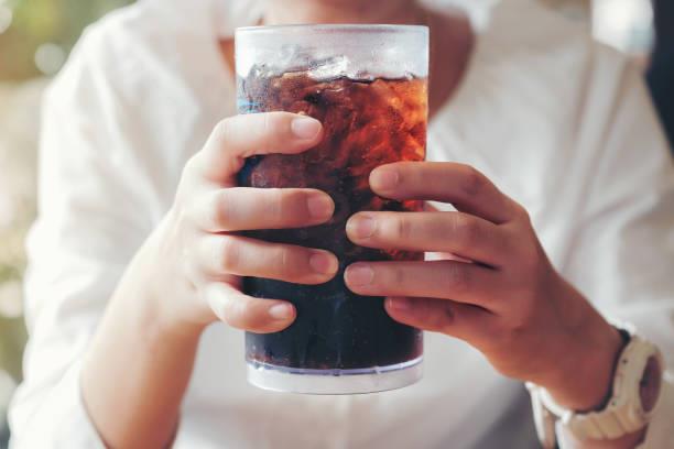 حال تناولها بعد الإفطار في رمضان...مشروبات تسبب ارتجاع المريء 