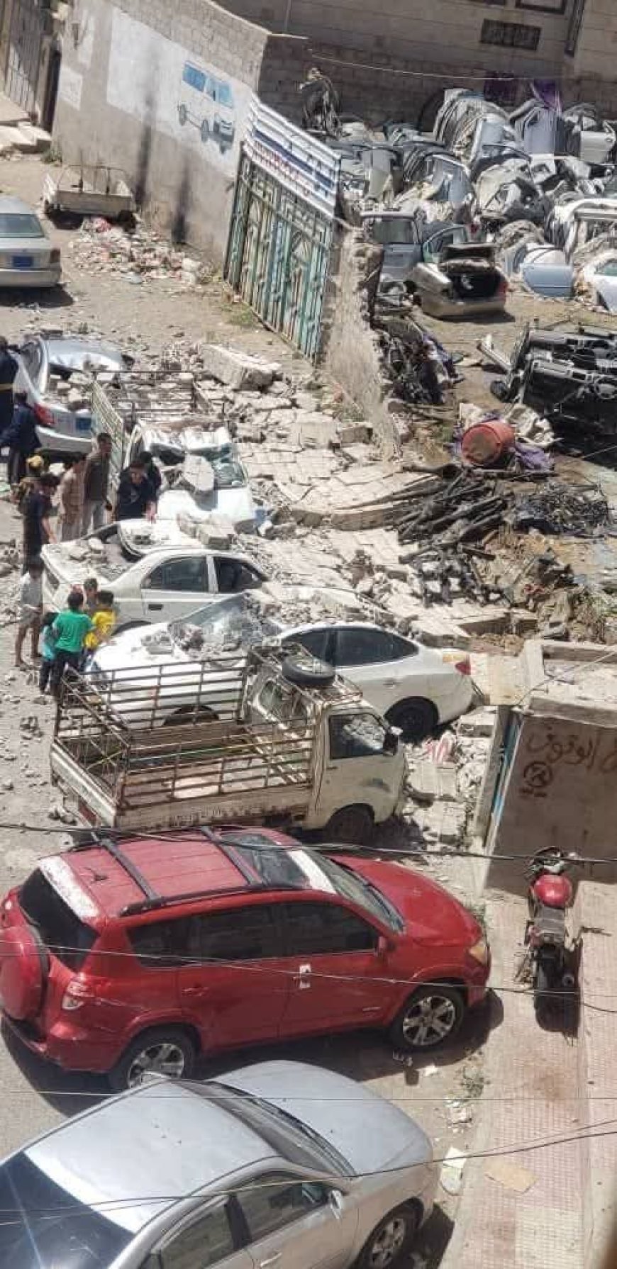 هذا ماحدث بشارع 45 في صنعاء (صورة مرعبة)