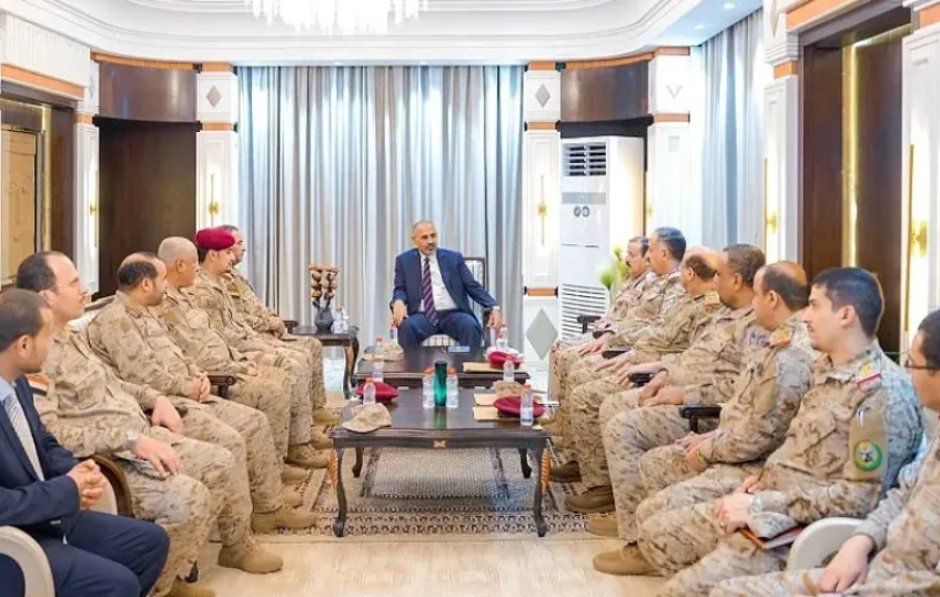 ماذا قال لرئيس الأركان بن عزيز عن المعركة القادمة؟...عيدروس الزبيدي يرفع شعار ”النصر أو الشهادة”